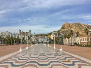 Promenade reflétant la qualité de vie en Espagne