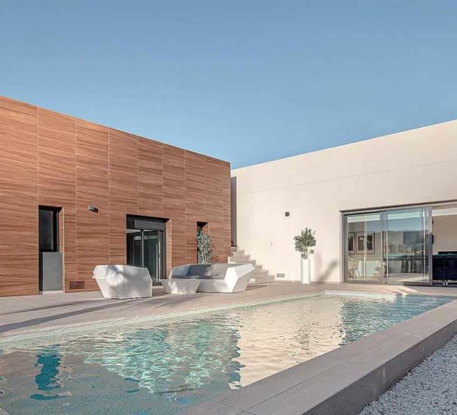 Maison en forme de "L" avec piscine privée à vendre dans le Golf La Finca en Espagne