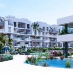 Complexe d'appartements à Guardamar del Segura avec piscine et palmiers