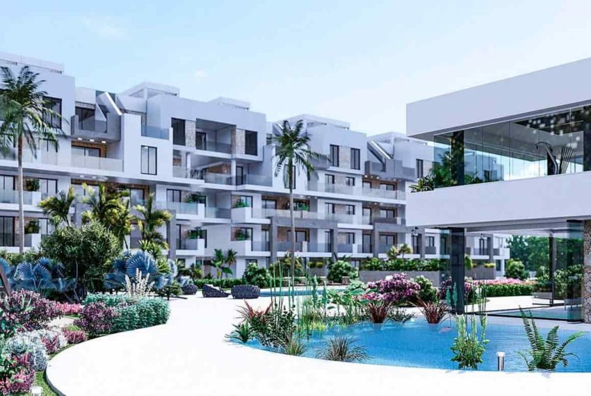 Complexe d'appartements à Guardamar del Segura avec piscine et palmiers