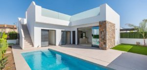 Villa neuve avec piscine en Espagne pour acheteurs suisses