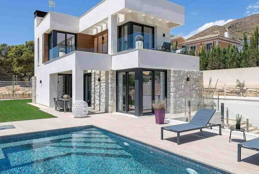 Villa à vendre à Finestrat : Architecture moderne, piscine étincelante et oasis de sérénité