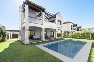 Programme neuf de maisons à vendre à Azata Golf, Estepona