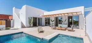 Villa moderne et luxueuse de nouvelle construction avec une piscine à Benijofar.